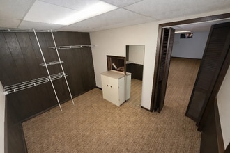 1295 Chambers Rd in St. Louis, MO - Building Photo - Building Photo