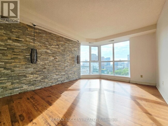 property at 67-967 Caroline St S