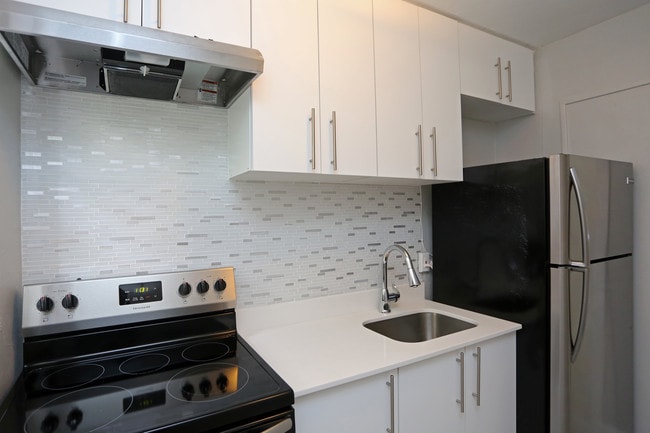 Poinsettia Place Apartments in West Palm Beach, FL - Foto de edificio - Interior Photo