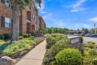 Cambridge Hall Apartments in West Chester, PA - Foto de edificio - Building Photo