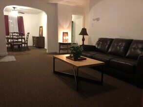 216 Green Ave, Unit 2ndFloor in Lansdowne, PA - Foto de edificio - Building Photo