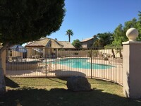 9023 W Lisbon Ln in Peoria, AZ - Foto de edificio - Building Photo