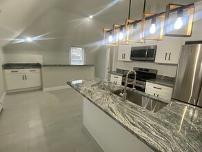 62 12th St in Lowell, MA - Building Photo - Building Photo