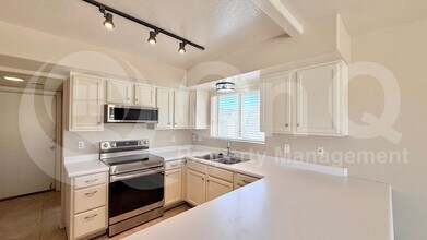 2842 E Frye Rd in Phoenix, AZ - Building Photo - Building Photo