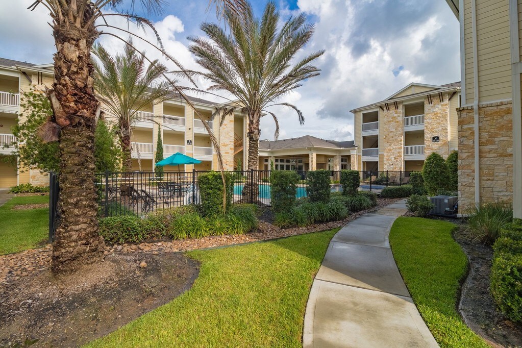 The Reserve at Jones Road Houston, TX Apartments