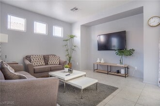 2401 Predera Ave in Henderson, NV - Building Photo - Building Photo