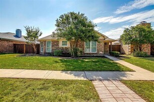 2874 Stoneridge Dr in Garland, TX - Building Photo