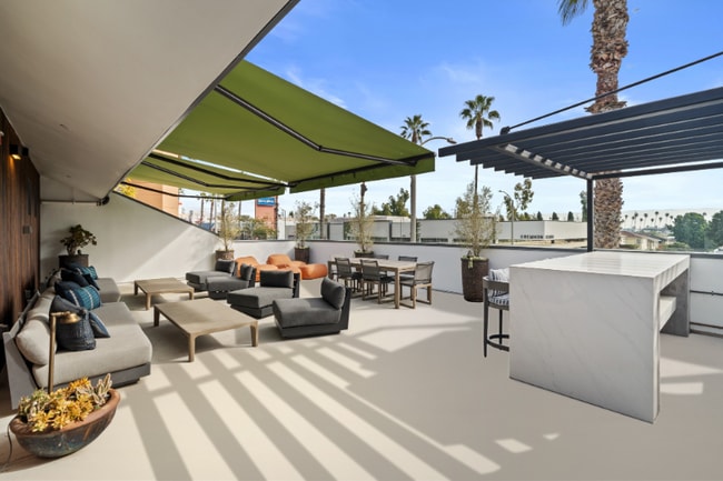 2729 Wilshire Blvd, Unit 6 in Santa Monica, CA - Building Photo - Building Photo