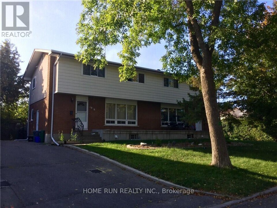 1000 Debra Ave in Ottawa, ON - Building Photo