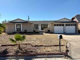 102 Jaimie Way in Del Rio, TX - Building Photo