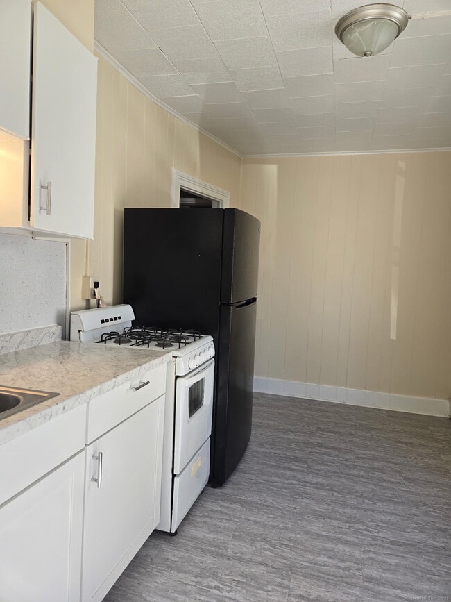 4 Division St in Danbury, CT - Building Photo - Building Photo