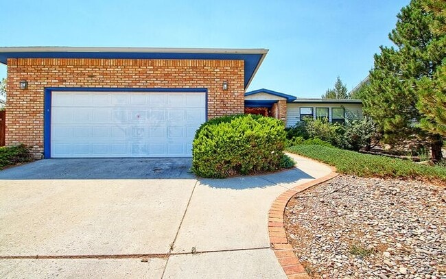 property at 2731 Sierra Vista Dr