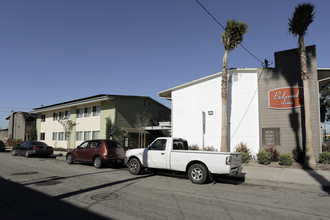 Belwood Arms in Long Beach, CA - Building Photo - Building Photo