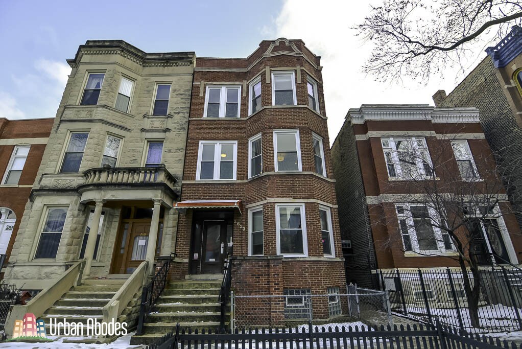 2623 W Crystal St, Unit A02C in Chicago, IL - Building Photo