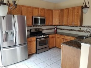 156 Gladstone Dr in Parsippany Troy Hills, NJ - Building Photo - Building Photo