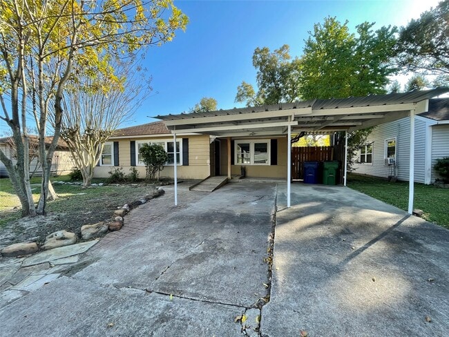 property at 1112 Southampton Dr