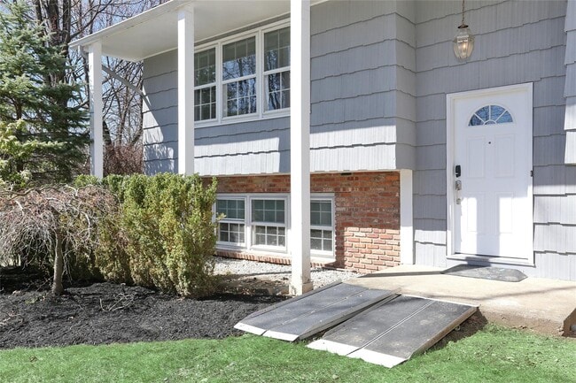 21 Buena Vista Rd in Suffern, NY - Building Photo - Building Photo