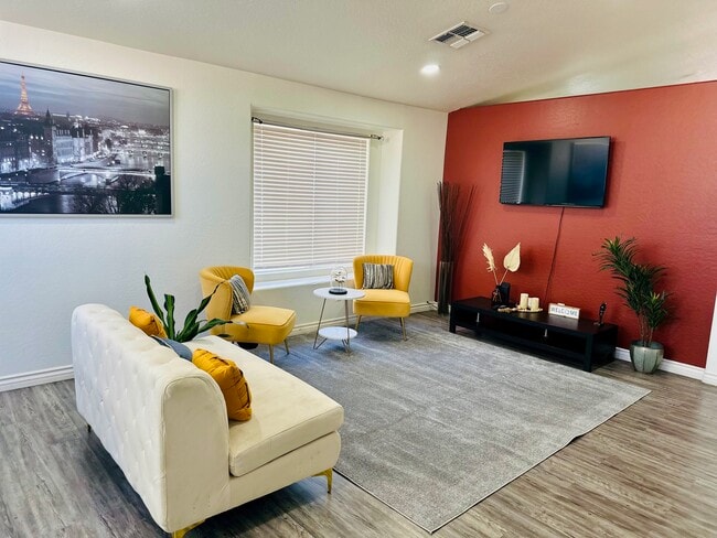 2745 E Hartford Ave in Phoenix, AZ - Building Photo - Building Photo