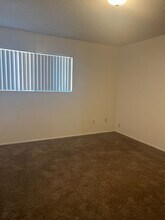 2200 Courtleigh Dr in Bakersfield, CA - Building Photo - Building Photo