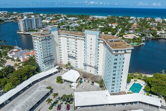 The Barrton Condominiums in Delray Beach, FL - Building Photo - Building Photo