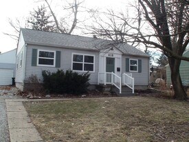 413 Hessel Blvd in Champaign, IL - Building Photo