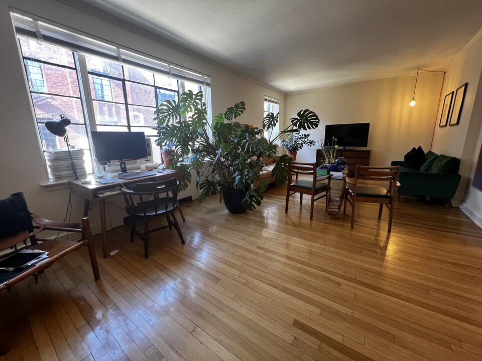 111 Longwood Ave, Unit 4 in Brookline, MA - Building Photo