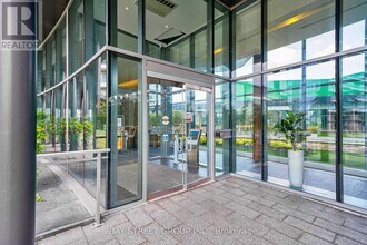 115 McMahon Dr in Toronto, ON - Building Photo - Building Photo