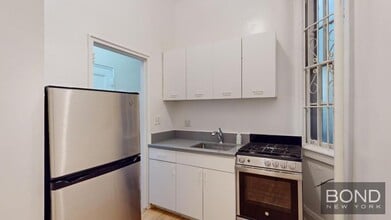 123 E 82nd St in New York, NY - Building Photo - Building Photo