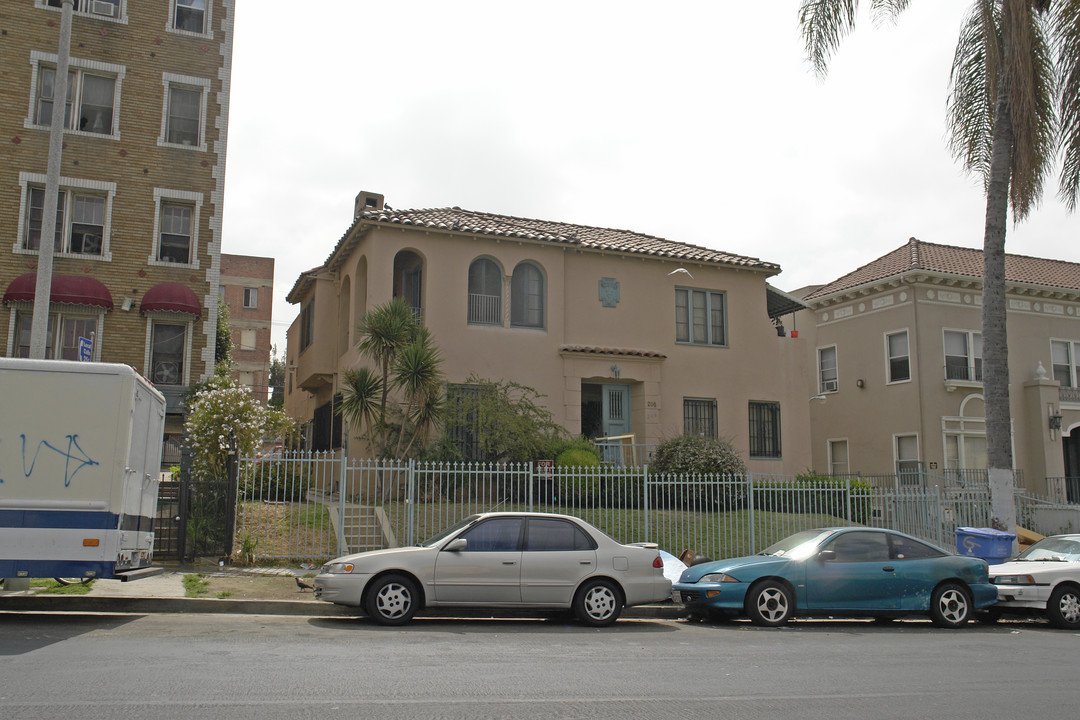 206 S Kenmore Ave in Los Angeles, CA - Foto de edificio