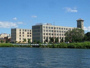 Amazon Apartments in Muskegon, MI - Building Photo - Building Photo