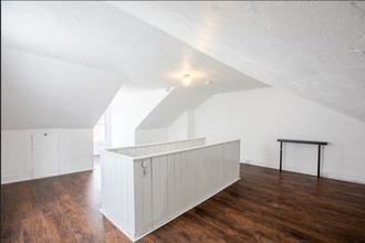 1810 Larkins Way in Pittsburgh, PA - Building Photo - Building Photo