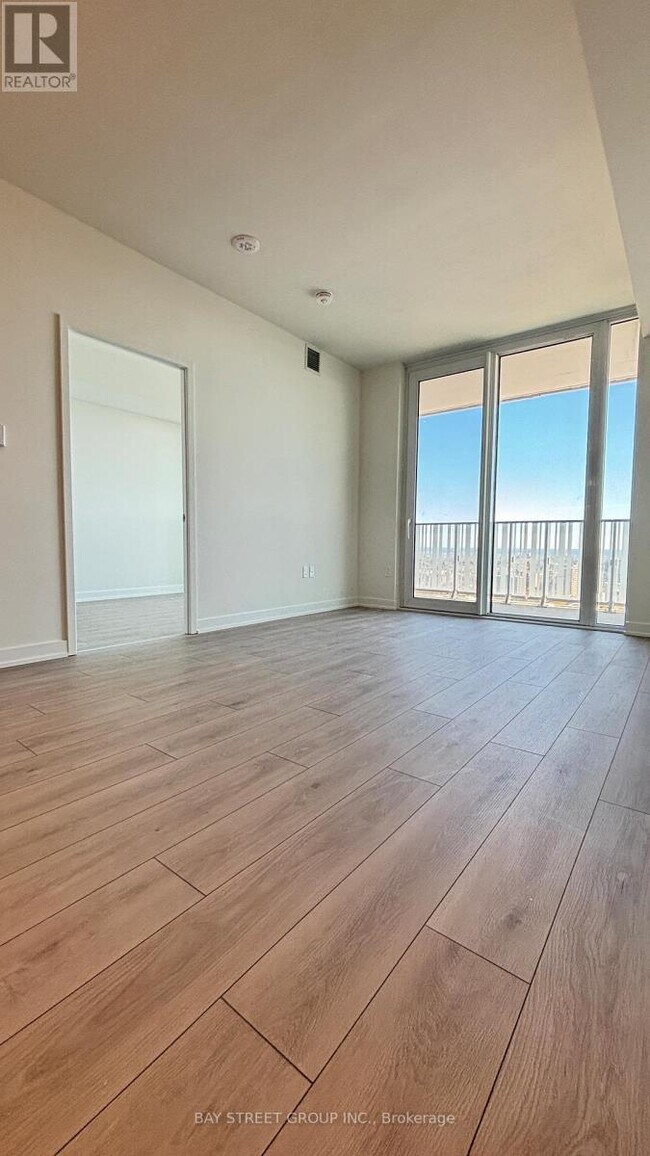 1 Fairview Rd E in Mississauga, ON - Building Photo - Building Photo