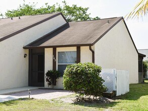 163 Pinewood Ct in Jupiter, FL - Building Photo - Building Photo