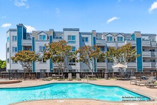 6400 Christie Ave in Emeryville, CA - Building Photo