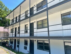 4th Street in Charleston, IL - Foto de edificio - Building Photo