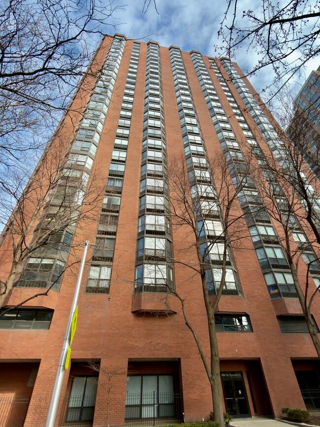 property at 899 S Plymouth Ct