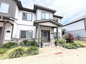 418 NW Retreat Ln in Bentonville, AR - Foto de edificio - Building Photo