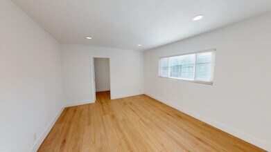 943 N Gardner St in West Hollywood, CA - Building Photo - Interior Photo