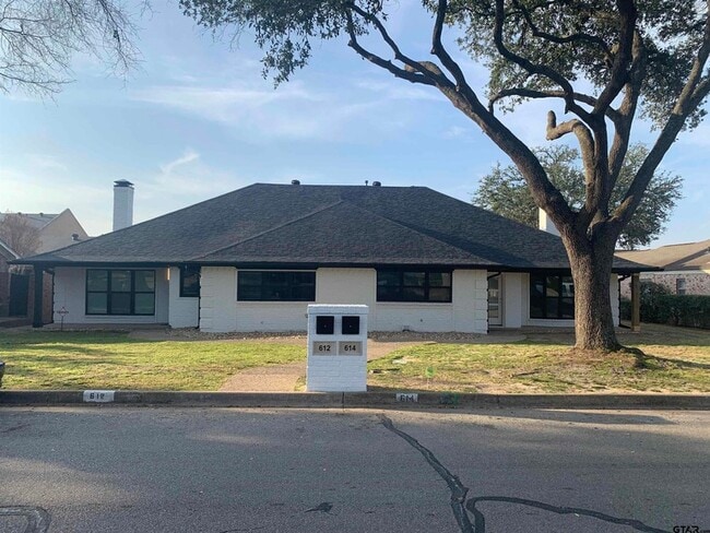 614 Woodland Hills Dr
