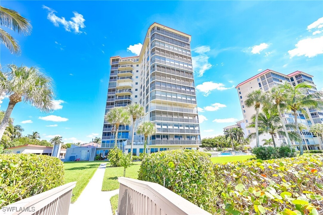 10701 Gulf Shore Dr in Naples, FL - Foto de edificio