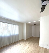 7125 Hawthorn Ave in Los Angeles, CA - Building Photo - Building Photo