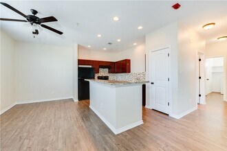 1915 Dartmouth St, Unit 3034 in College Station, TX - Foto de edificio - Building Photo