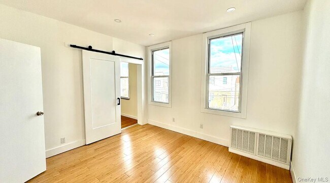 68-52 76th St-Unit -2 in Queens, NY - Building Photo - Building Photo
