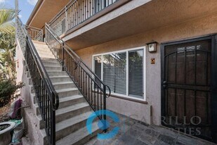 2110 Bacon St in San Diego, CA - Building Photo