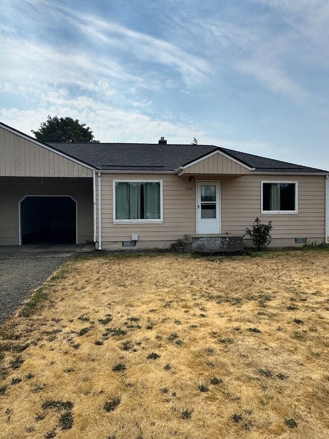 property at 1060-1062 E Santiam St