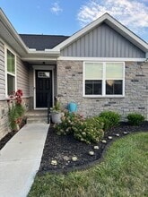 447 Humphrey Ln in Marysville, OH - Foto de edificio - Building Photo