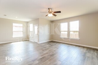 401 Goldfinch Rd in Denton, TX - Building Photo - Building Photo