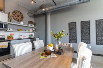 Lofts at the HUPP in St. Louis, MO - Foto de edificio - Building Photo