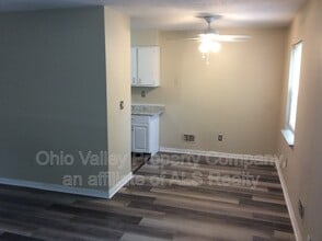 3330 Breckenridge Ln in Louisville, KY - Building Photo - Building Photo