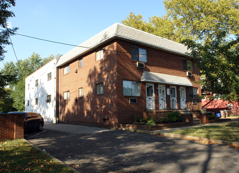 Collins Court Apartments in Oaklyn, NJ - Building Photo